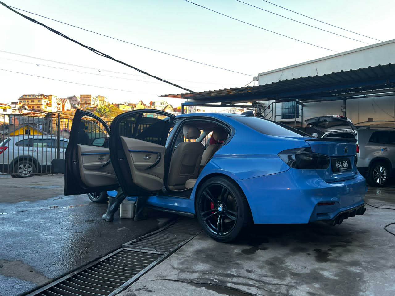 BMW F30 RIX Drive - arrière portières ouvertes